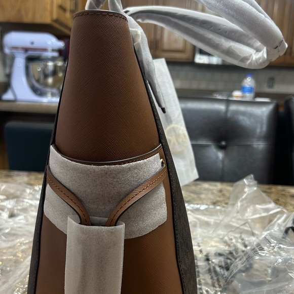 Michael Kors Dark Brown and Tan Tote Bag - Picture 11 of 14